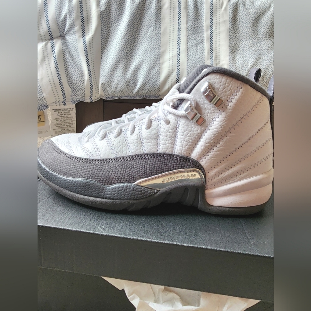 Air Jordan Retro 12 (GS) White Dark Grey - Picture 8 of 10